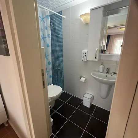 Deniz Kenari & Garden Szálloda 2*